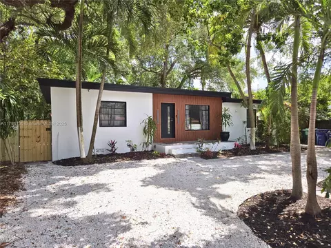 620 NE 160th St, Miami, FL 33162