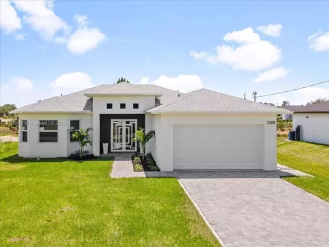 3209 29th St W, Lehigh Acres, FL 33971