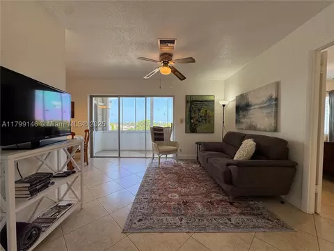 1700 Pierce St #702, Hollywood, FL 33020