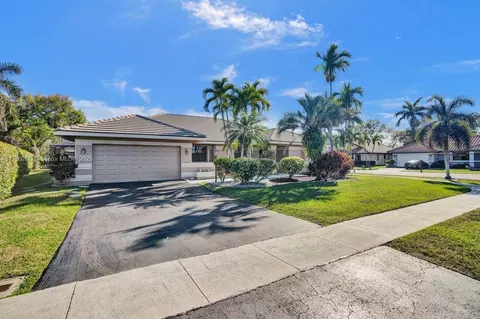 1930 W Oak Knoll Cir, Davie, FL 33324