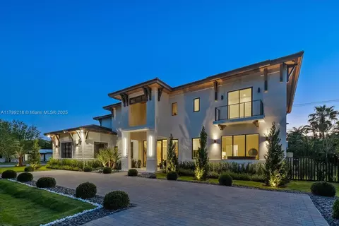 Exterior - 12940 SW 82nd Pl, Pinecrest, FL 33156 photo 9 of 11
