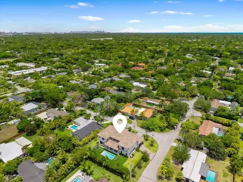 View/Area - 12940 SW 82nd Pl, Pinecrest, FL 33156 photo 4 of 6
