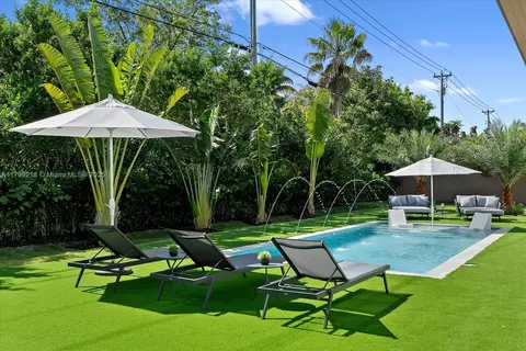 Exterior - 12940 SW 82nd Pl, Pinecrest, FL 33156 photo 4 of 11