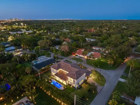 View/Area - 12940 SW 82nd Pl, Pinecrest, FL 33156 photo 5 of 6