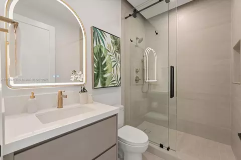 Bath - 12940 SW 82nd Pl, Pinecrest, FL 33156 photo 7 of 8