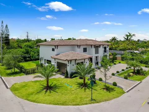 View/Area - 12940 SW 82nd Pl, Pinecrest, FL 33156 photo 3 of 6