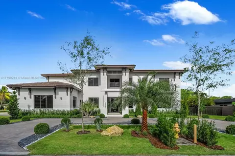Exterior - 12940 SW 82nd Pl, Pinecrest, FL 33156 photo 7 of 11