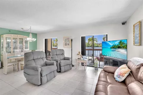 5249 NW 7th St #109, Miami, FL 33126
