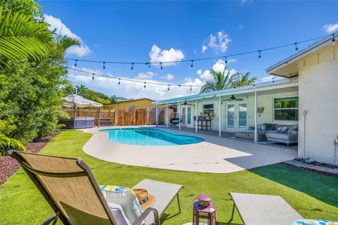 6847 NW 24th Way, Fort Lauderdale, FL 33309