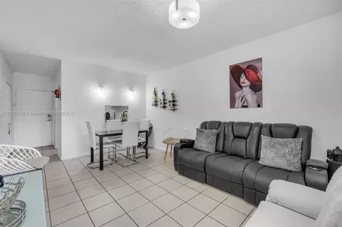 4550 NW 9th St #106E, Miami, FL 33126
