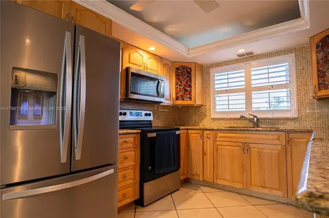 9310 Sunrise Lakes Blvd #205, Sunrise, FL 33322