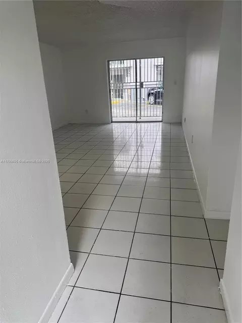 2710 W 76th St #103, Hialeah, FL 33016