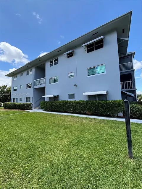 940 Hillcrest Ct #112, Hollywood, FL 33021