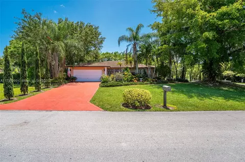 8620 SW 181st St, Palmetto Bay, FL 33157