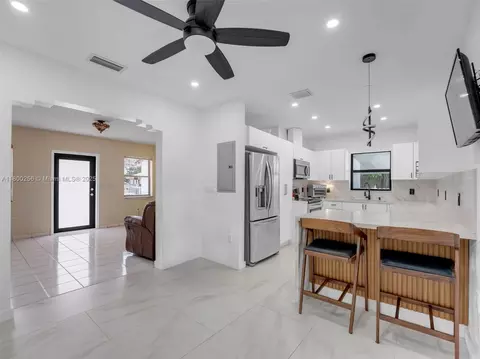 341 Pash E Ho Wa Dr, Hialeah, FL 33010 photo 12
