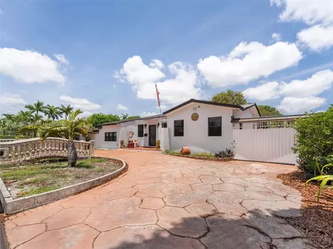 341 Pash E Ho Wa Dr, Hialeah, FL 33010 photo 5