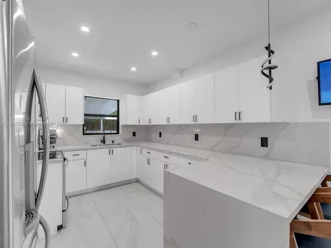 341 Pash E Ho Wa Dr, Hialeah, FL 33010 photo 14