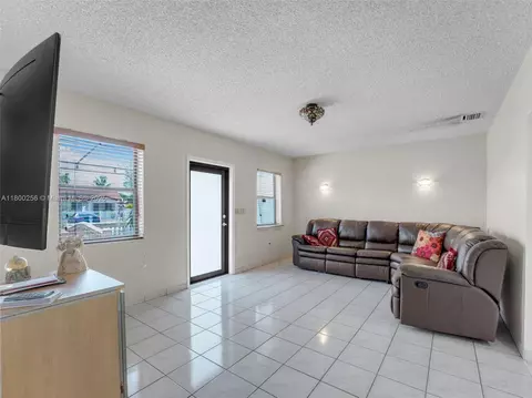 341 Pash E Ho Wa Dr, Hialeah, FL 33010 photo 10