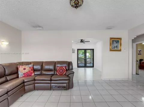 341 Pash E Ho Wa Dr, Hialeah, FL 33010 photo 9