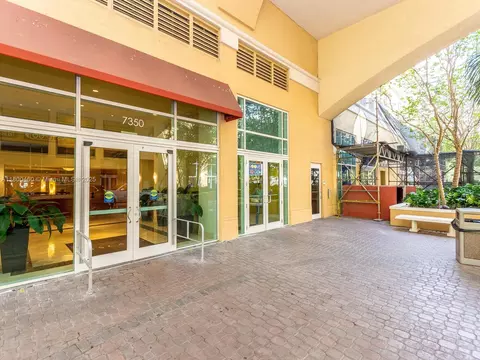 7350 SW 89th St #1702S, Miami, FL 33156