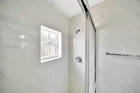 Bath - 751 E 56th St, Hialeah, FL 33013 photo 2 of 3