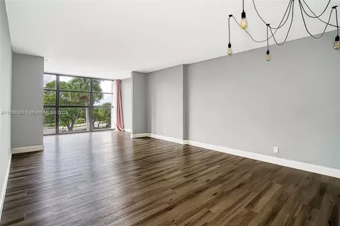 400 Leslie Dr #427, Hallandale Beach, FL 33009