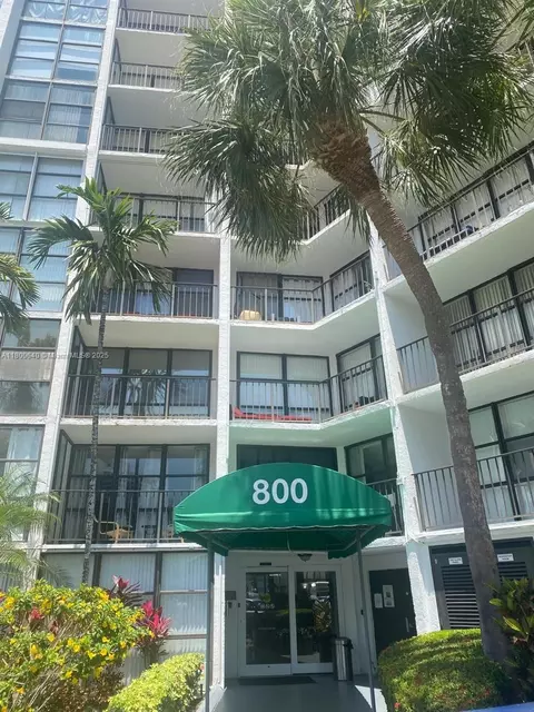800 Parkview Dr #104, Hallandale Beach, FL 33009