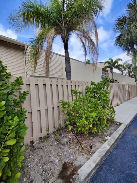 616 Executive Center Dr #107, West Palm Beach, FL 33401