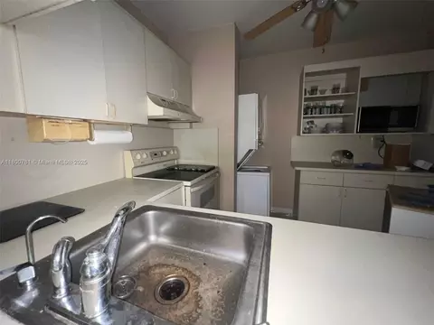 460 E 23rd St #118, Hialeah, FL 33013 photo 8