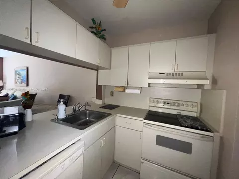 460 E 23rd St #118, Hialeah, FL 33013 photo 7