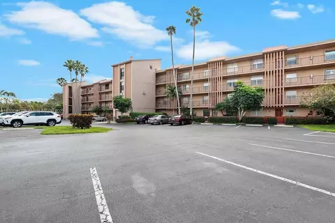 7220 Lake Cir Dr #301, Margate, FL 33063