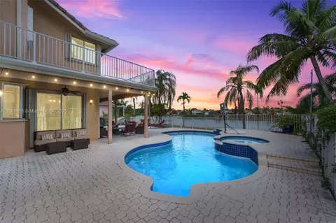 1106 NW 180th Ave, Pembroke Pines, FL 33029