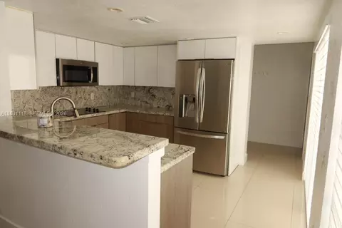 Kitchen - 8098 NW 99th Ter, Hialeah Gardens, FL 33016 photo 1 of 1
