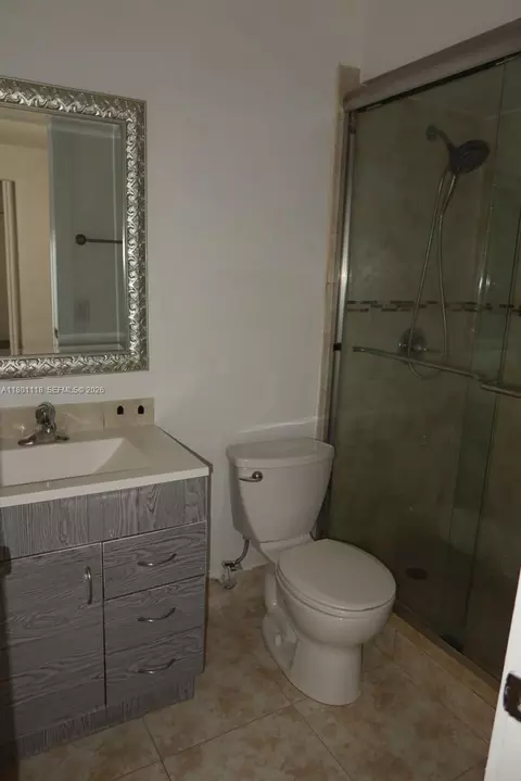 Bath - 8098 NW 99th Ter, Hialeah Gardens, FL 33016 photo 5 of 6