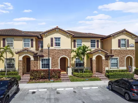 9105 SW 227th St #8, Cutler Bay, FL 33190