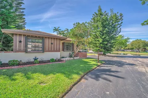 2218 Nova Village Dr, Davie, FL 33317