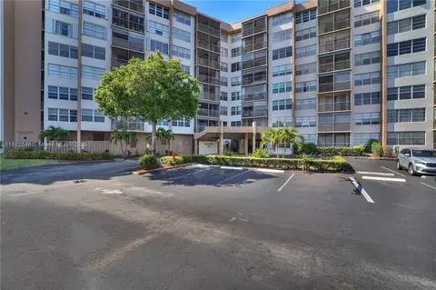 1000 Saint Charles Pl #418, Pembroke Pines, FL 33026