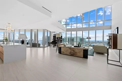 851 NE 1st Ave #PH 5401, Miami, FL 33132