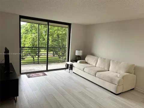 1000 Colony Point Cir #302, Pembroke Pines, FL 33026