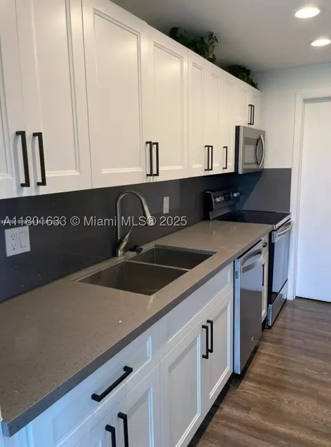 4164 Inverrary Dr #301, Lauderhill, FL 33319