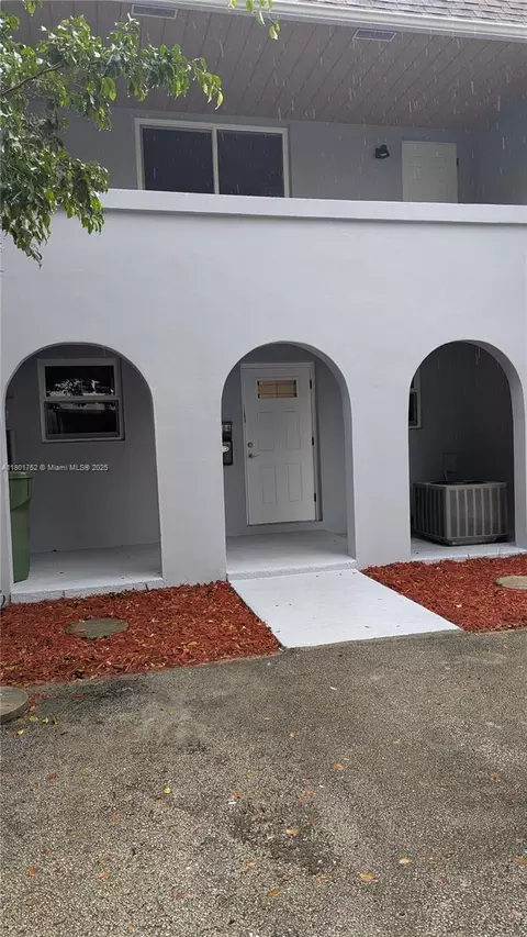 Exterior - 7184 W 3rd Ave, Hialeah, FL 33014 photo 2 of 3