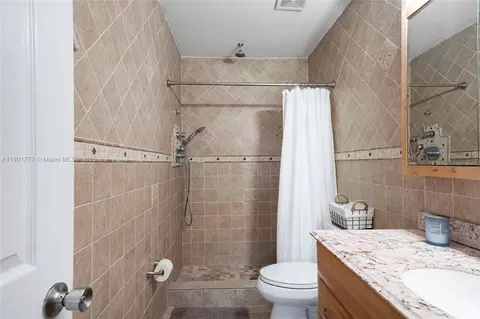 857 W 37th St, Hialeah, FL 33012 photo 4