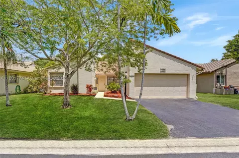 1253 Spring Cir Dr, Coral Springs, FL 33071