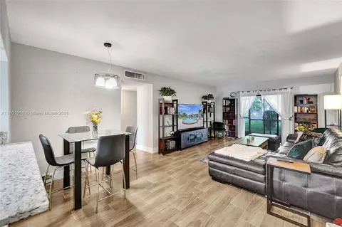 8504 Old Country Mnr #205, Davie, FL 33328