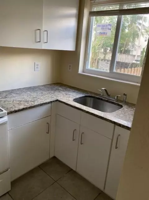 315 NW 84th Ter #315, Miami, FL 33150