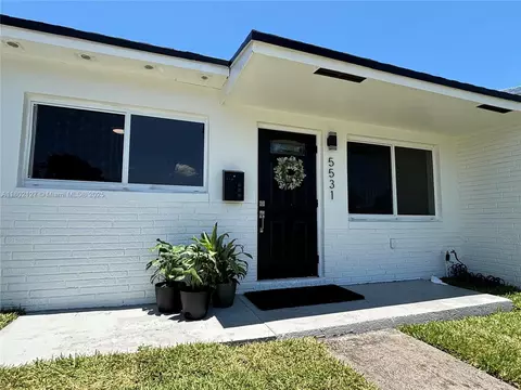 5531 SW 38th St, West Park, FL 33023