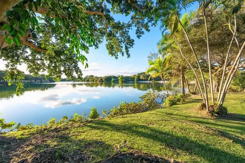 9000 School House Rd, Coral Gables, FL 33156 photo 2