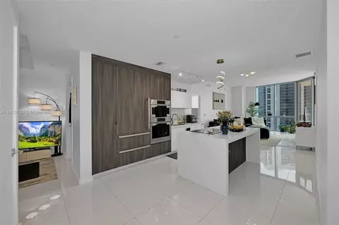 851 NE 1st Ave #3107, Miami, FL 33132