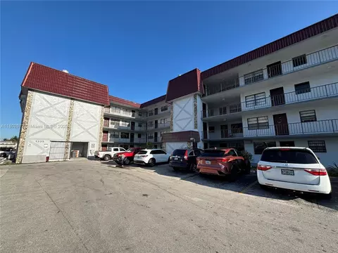1335 W 68th St #309, Hialeah, FL 33014