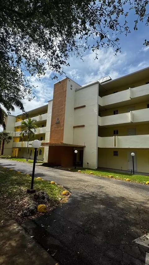 1201 NE 191st St #G211, Miami, FL 33179